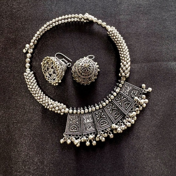 MInimalist Choker Jhumki Set - Picture 2 of 2